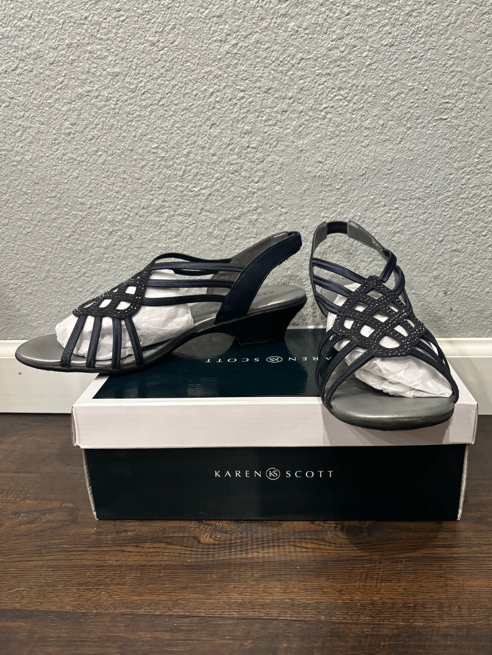 Karen Scott Black Strappy Elinoor Navy kitten heel